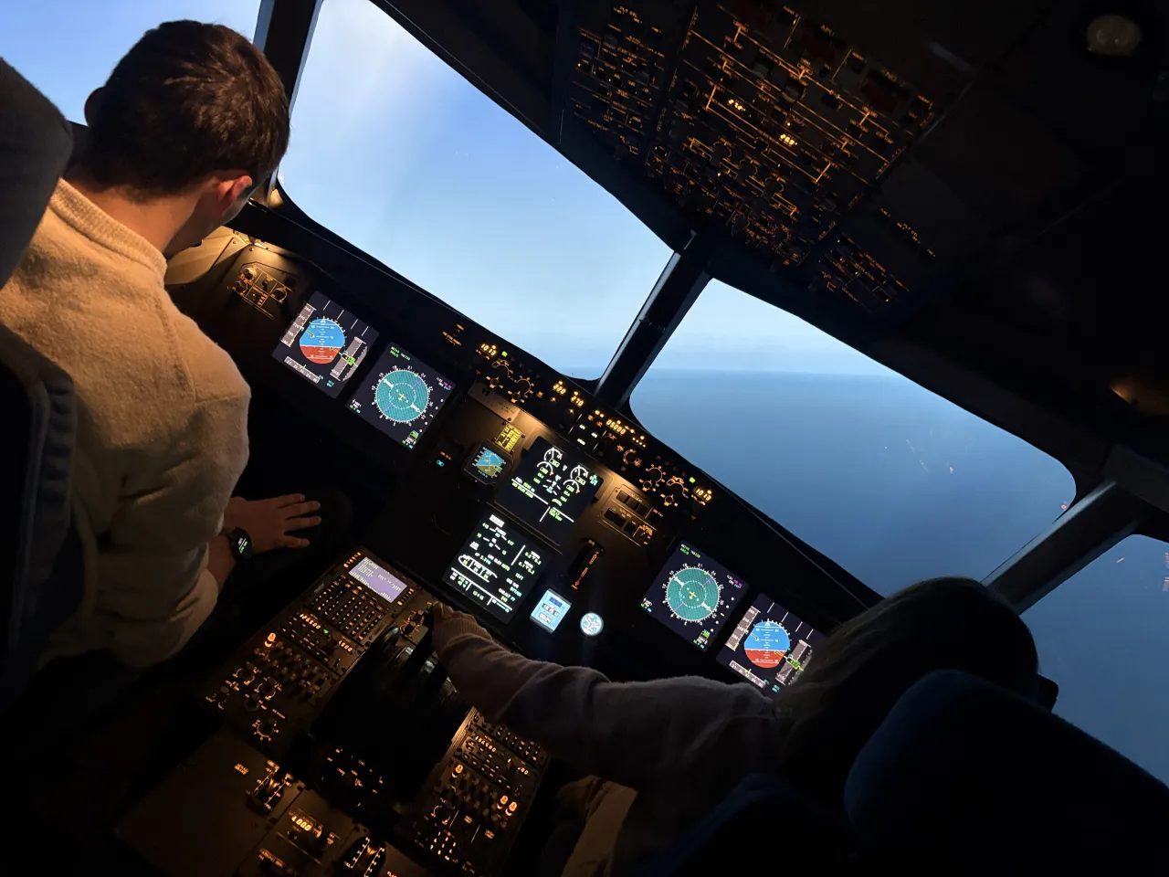 Cockpit d’un jet de ligne en formation APS-MCC