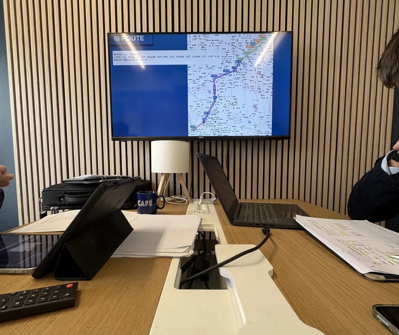 Préparation de vol en compagnie : briefing et documentation