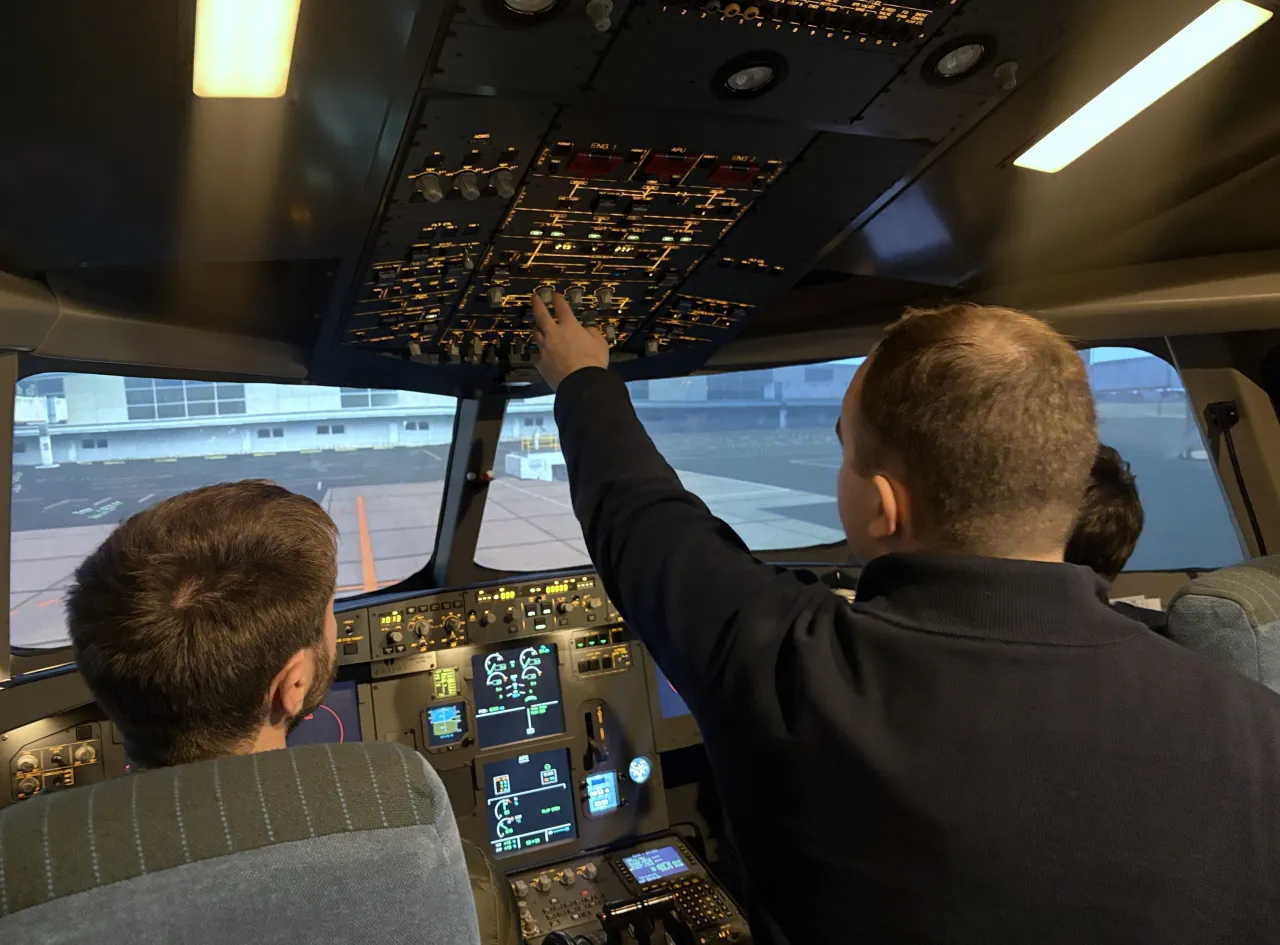 Équipage de deux pilotes coordonnés en cockpit